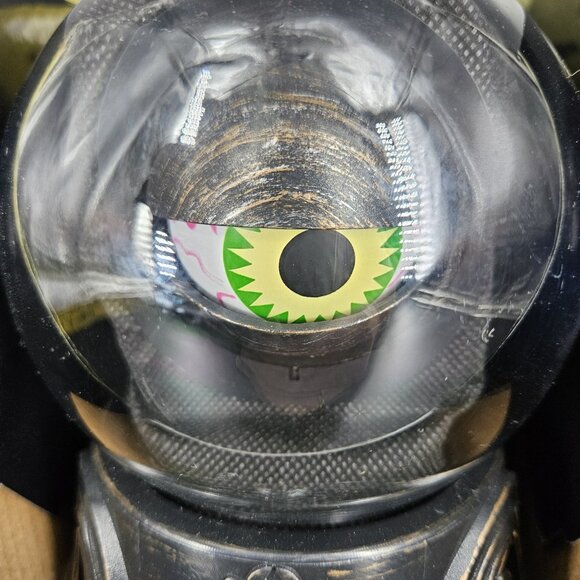 Gemmy Animated Crystal Ball Halloween Skull Eye Motion Sound Light Decor 6 Inch - Picture 2 of 14